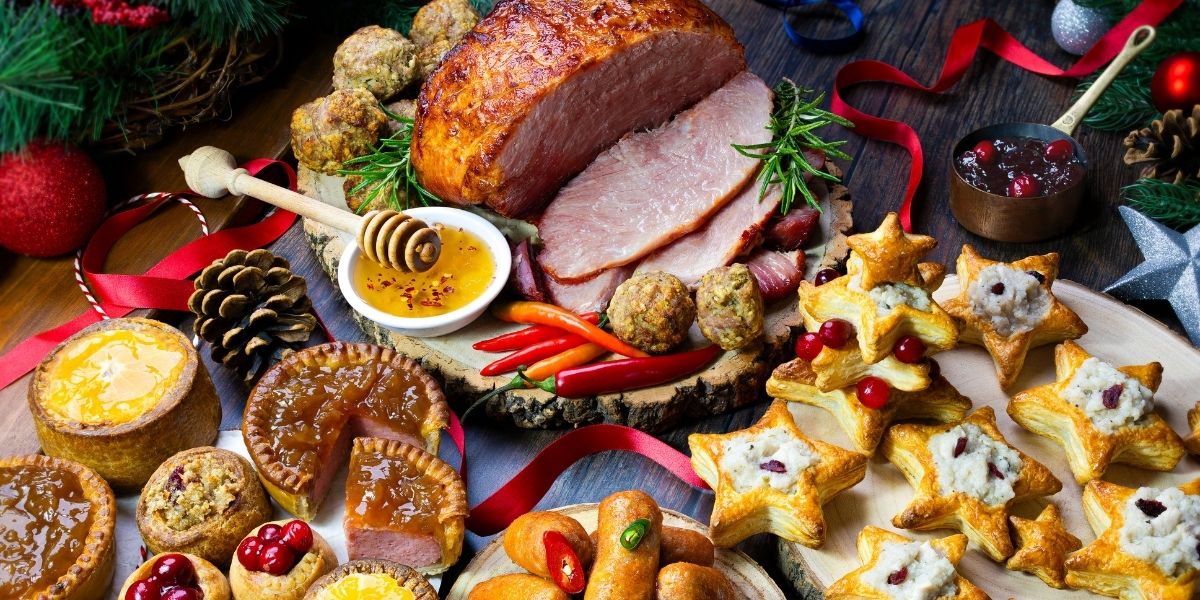 Dalesman Christmas 2025 - Hot Honey Ham, Festive Bake Star / Tree Pastry, Chutney, Stuffing and Fruit, Sweet Chilli Glazed Cocktail Sausages